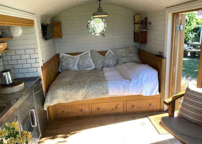 The Goods Wagon, Private Garden And Stunning Views